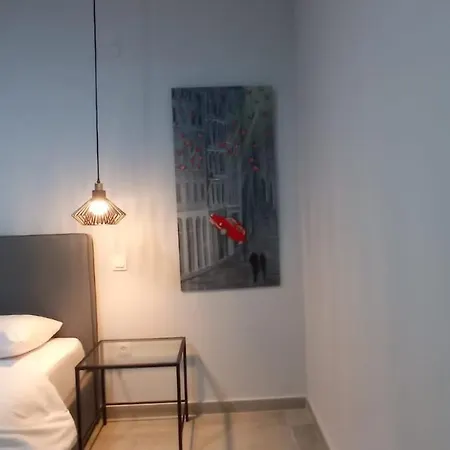 Ellis Apartment *