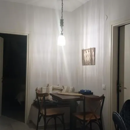 Ellis Apartment *